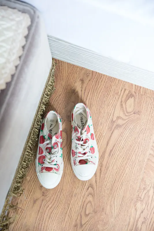 物恋传媒 No.240 小昭-草莓girl，甜美girl - 物恋传媒